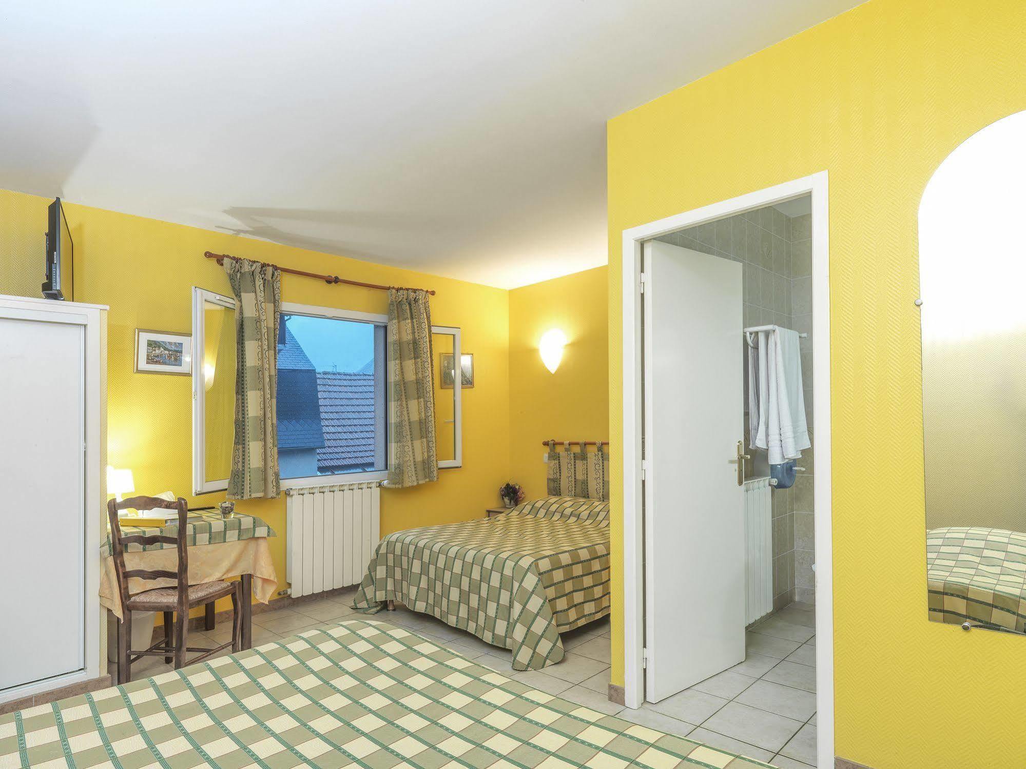 Auberge De L'Isard Σαιν-Ντενί Εξωτερικό φωτογραφία