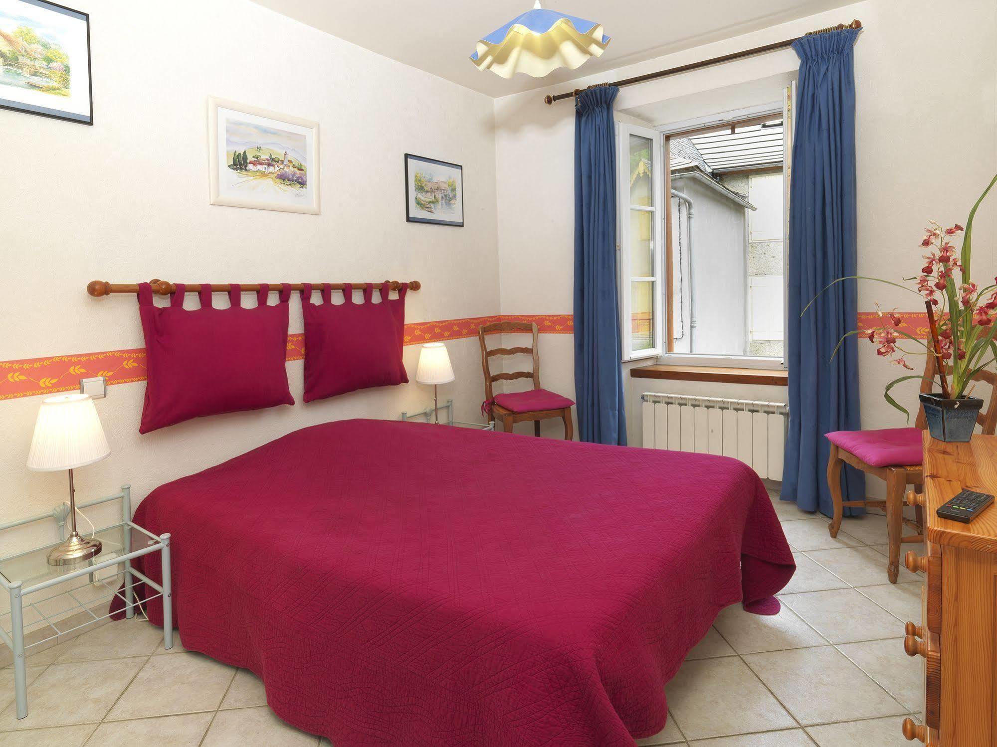 Auberge De L'Isard Σαιν-Ντενί Εξωτερικό φωτογραφία