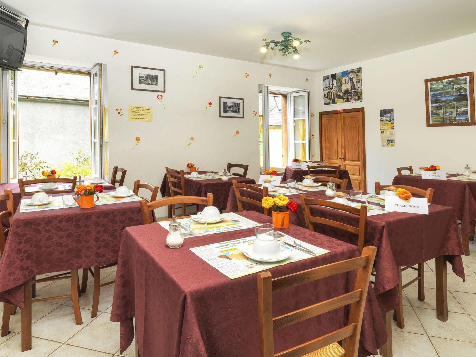 Auberge De L'Isard Σαιν-Ντενί Εξωτερικό φωτογραφία
