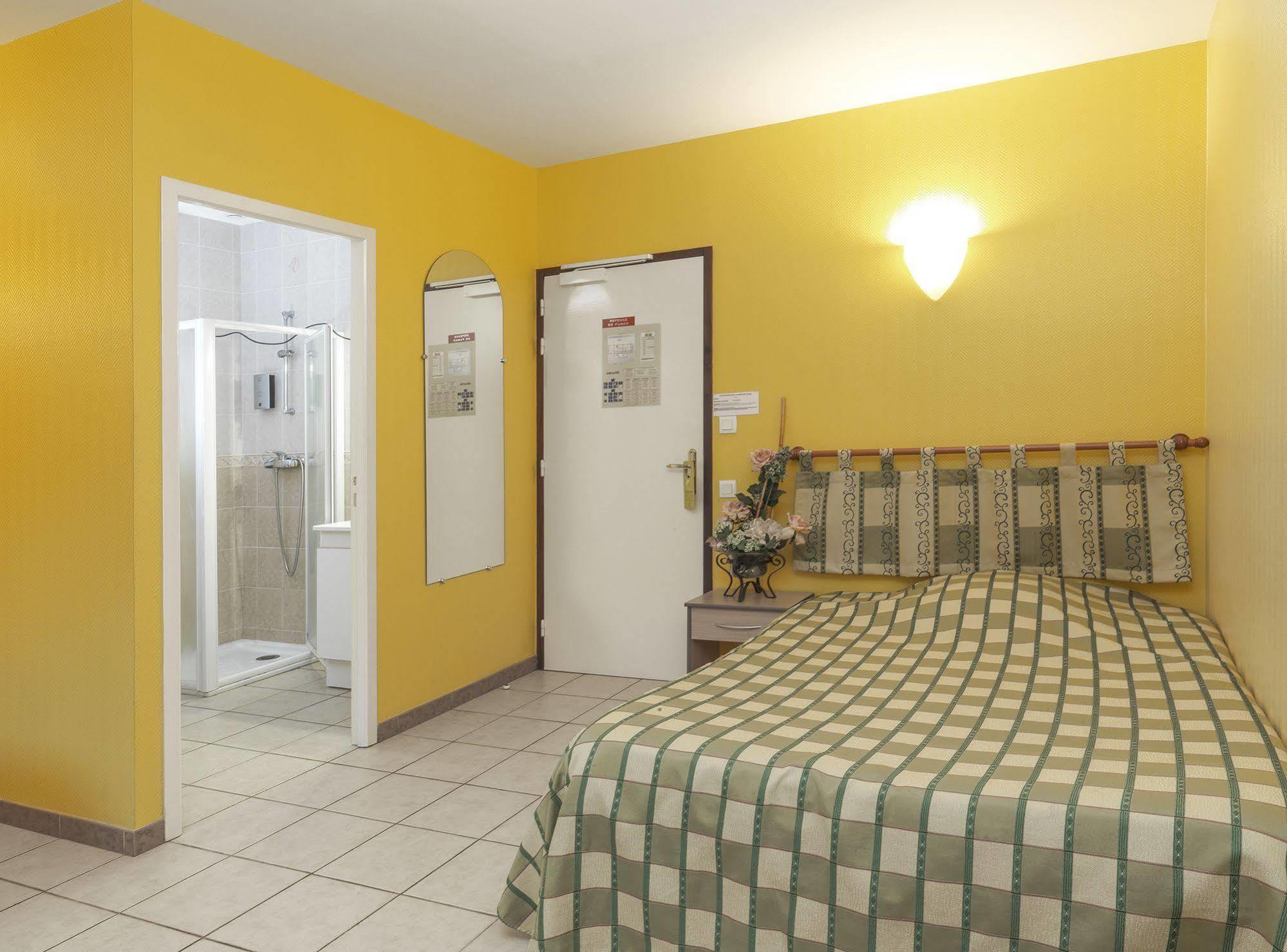 Auberge De L'Isard Σαιν-Ντενί Εξωτερικό φωτογραφία